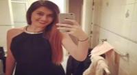 بريطانية تحتفظ بقلبها القديم في حقيبة بلاستيكية