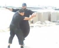 فيديو صادم لعصام أبو الليت معتقل سابق يدرب مغاربة في واضحة النهار على الذبح بطريقة الزرقاوي