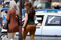 هادشي فات الحد...تحرش بها وحاول إرغامها على مرافقته… فأغمي عليها