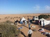 معطلو العيون يقدمون على خطوة تصعيدية و ينصبون خياما خارج المدينة
