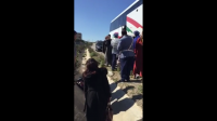شجار يبن جمركي و ركاب حول تفتيش الامتعة و مواطنون يستنجدون