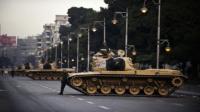 السيسي يأمر بنشر الدبابات والمدرعات بالشوارع بعد تنازله رسميا عن جزيرتين لصالح السعودية