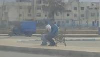 اعتقال الشابين اللذين قاما بسرقة كرسي عمومي بمرتيل (فيديو)