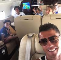 كريستيانو رونالدو يحتفل مع أصدقائه بلقب "يورو 2016" بالمغرب (صور)