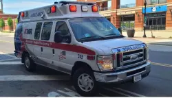 سيارة تقتحم حفل عيد ميلاد وتُصيب 11 شخصاً بينهم أطفال