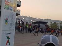 مهزلة التنظيم ..فوضى وازدحام في بوابات ملعب طنجة ومدرجات فارغة والاعلام الاسباني دا مايعاود