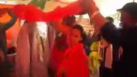 مغربية دخلت إلى خيمة الكرامة بتونس حاملة لعلم مغربي محاولة استفزاز الوفد الصحراوي