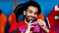 بالفيديو: صلاح يخرج عن شعوره بسبب مشجع مصري: أعمل إيه.. أبصم؟