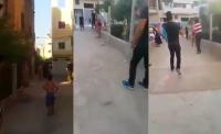 فاس: عناصر الشرطة تصوب المسدسات في وجه شخص مسلح يهدد سلامة الحي