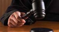 يحضر إلى المحكمة وبحوزته 43 كيساً.. من الهيروين