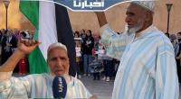 شيخ طاعن في السن يحمل علم فلسطين ويدعو الله "ياربي وريهم القدرة ديالك"