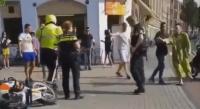 بالفيديو ..عشرات رجال الشرطة في هولندا لتوقيف مغربي