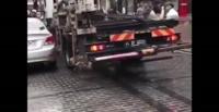 بالفيديو.. رد فعل خليجي شاهد طريقة معاقبة السيارات بدولة أجنبية