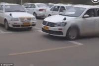 بالفيديو: فارقت الحياة من الخوف خلال فحص القيادة