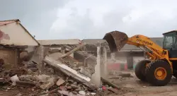 الجرافات تواصل هدم مخيم عين السبع بالدار البيضاء