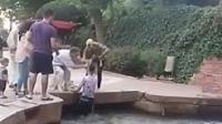 شاب ينقذ طفلة من الغرق في شلالات عين اسردون ببني ملال