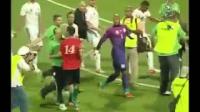 عراك بين اللاعبين في مقابلة الجزائر ليبيا