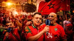 طنجة.. احتفالات عارمة بالأهازيج والشعارات الوطنية احتفالا بالأسود