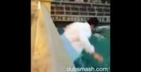 بالفيديو.. شاب يلقي بنفسه من جسر عالي ليرضي حبيبته