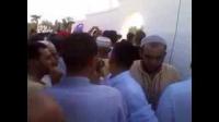 تأخر عامل اقليم الفقيه بن صالح على موعد صلاة العيد .. واستنكار واحتجاج المصلين