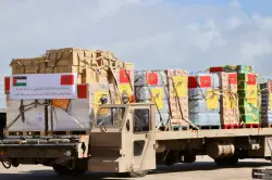 الدولة الوحيدة في العالم.. الديبلوماسية الحكيمة للملك محمد السادس تسهل دخول المساعدات المغربية برا لساكنة غزة