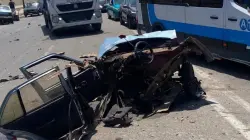 سيارة تنقسم الى نصفين في حادث مروع بطنجة