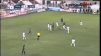 حكم كاد أن يصنع هدفا من تمريرة جمليه غير مقصودة