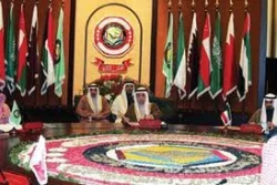 دول الخليج تطالب بتنحي الرئيس اليمني وتسليم السلطة لنائبه 