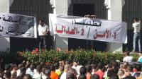 جنازة عمر الغشام بطنجة تتحول إلى أكبر مسيرة ضد «الانفلات» الأمني ومتظاهرون من حي المصلى يرافقون الجنازة بلافتات عريضة