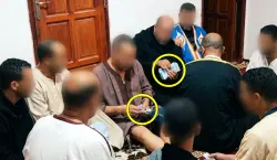 هل للموضوع علاقة بالانتخابات؟.. صور لشخص يوزع أموالاً داخل مسجد بتارودانت تثير جدلاً واسعاً