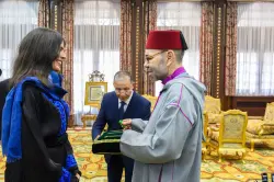 الملك محمد السادس يوشح البطلة نوال صفنضلة بوسام المكافأة الوطنية