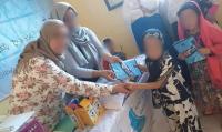 جدل فايسبوكي بعد استغلال براءة الأطفال القرويين سياسيا عند تقديم مساعدات مدرسية