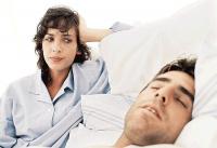 أخيراً : تخلصي من شخير زوجك بالملح !