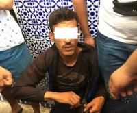 أخيرا...سكان الحي يوقعون بلص احترف سرقة الأحذية "الفاخرة فقط" من أحد مساجد تطوان