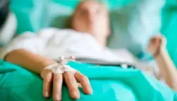 ذهبت عروساً فعادت جثة".. أم تتهم طبيباً بالتسبب في وفاة ابنتها بعد عملية تجميل