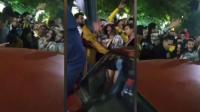 الفتاة التي ظهرت في فيديو التحرش المثير بمصر تقدم على خطوة مفاجئة جدا بعد اعتقال الجناة