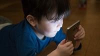شركة اتصالات بريطانية توصي بعدم شراء هواتف ذكية للأطفال دون هذا السن