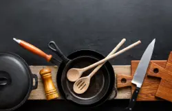 دراسة تحذر من أدوات طهي قد تلوث الطعام بمادة مسرطنة