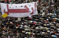 ألوف المحتجين المصريين يرفضون اقتراحات مبارك للاصلاح