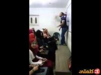 بالفيديو .. مدرس ثانوي يعلّم الطالبات بالغناء والرقص على انغام "دي جي"
