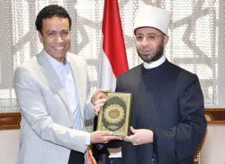 يقدم محتوى توعويا هادفا.. وزير الأوقاف المصري يكرم صاحب برنامج "قطايف" الذي حقق شهرة واسعة في رمضان
