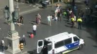 إسبانيا: شاحنة صغيرة تدهس عشرات الأشخاص في برشلونة