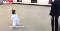 بالفيديو.. طفلة تقلد حركات «الكاراتية» بطريقة مذهلة