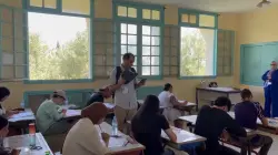فاس..شاهد كيف راقبت لجان المراقبة تلاميذ الأولى بكالوريا بآلة رصد الغشاشين وكيف يتم اكتشافهم