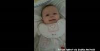 بالفيديو.. طفل سوري يبتسم قبل انفجار قنبلة أمام منزله