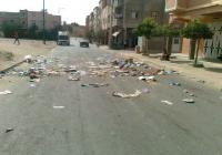 سكان حي الأمل باليوسفية يلقون بالأزبال في قارعة الطريق احتجاجا على استهتار المسؤولين بصحتهم‏