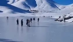 بحيرة أوكايمدن قد تتسبب في فاجعة.. تجمد مياهها يجذب الزوار ويوقظ شبح المآسي السابقة