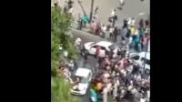 الشرطة تعتقل صاحب السيارة الذي ظهر في فيديو وهو يجر سيدة بالدار البيضاء، وهذه تفاصيل ما وقع