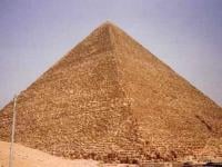 مصر تغلق الهرم الأكبر وتلغي حفلاً مثيراً للجدل في 11-11-2011