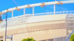 تواصل أشغال تغليف الواجهة الخارجية لملعب طنجة الكبير استعدادا ل"كان" المغرب